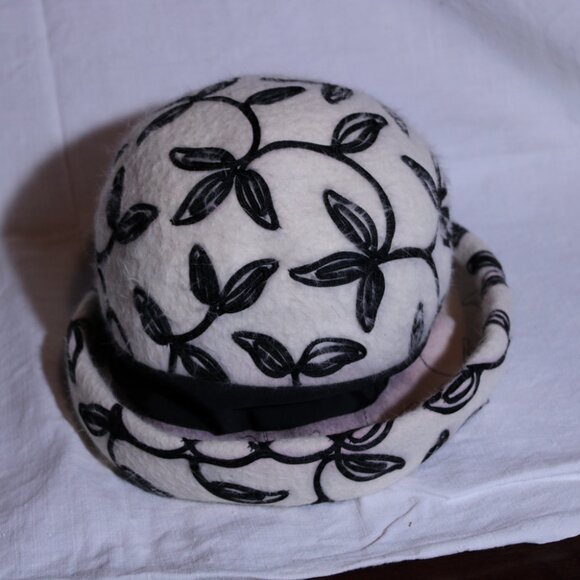 Vintage 50s Wool Hat Black & White Floral 21" - Picture 3 of 8